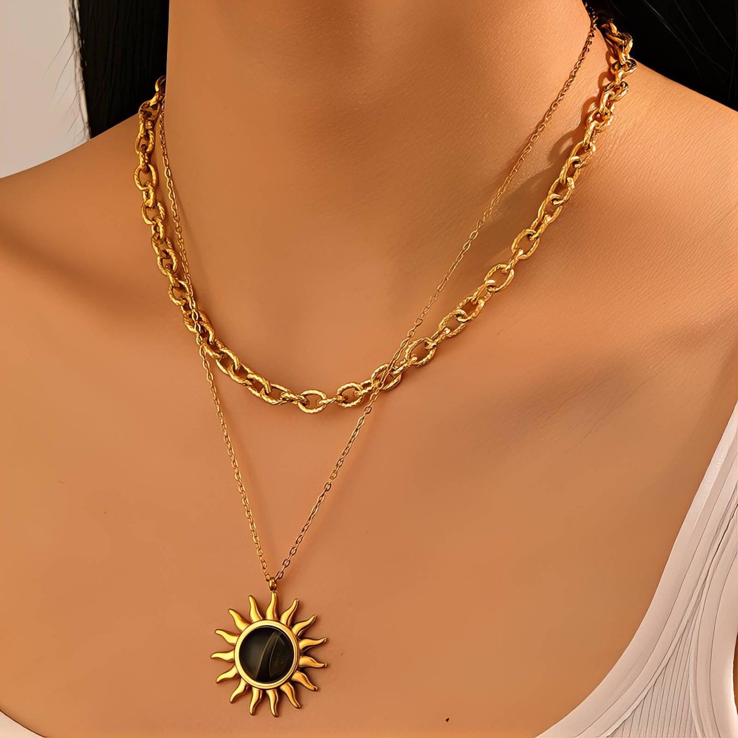 Radiant Sun Charm Necklace – 18K Vergoldung